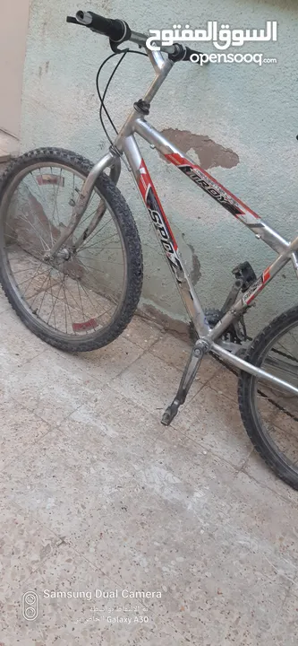 بسكليت جنط 26 بحالة جيدة بحاجة الى سلك برك