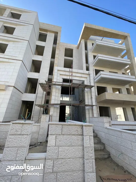 شقة طابق اخير في سطح مرحبا للبيع