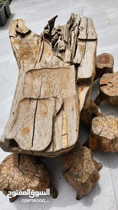 طاولة حديقة خشبية شكل شجرة