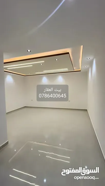 شقة فاخرة مع روف و تراس مكشوف بإطلالة بانورامية للبيع