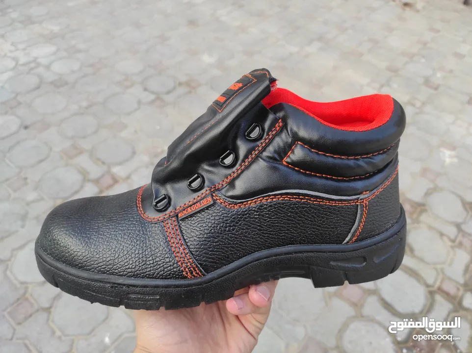 احذية حماية للأعمال الخطرة و مواقع البناء . Safety shoes for hazardous work and construction site.