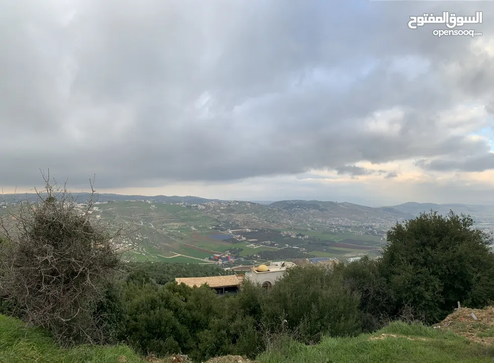 قطعة ارض مميزة للبيع اعلى قمة في الحمر