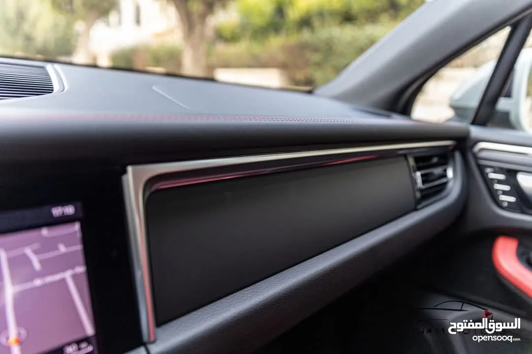 Porsche Mecan 2.0L Turbo وارد وكالة نقل