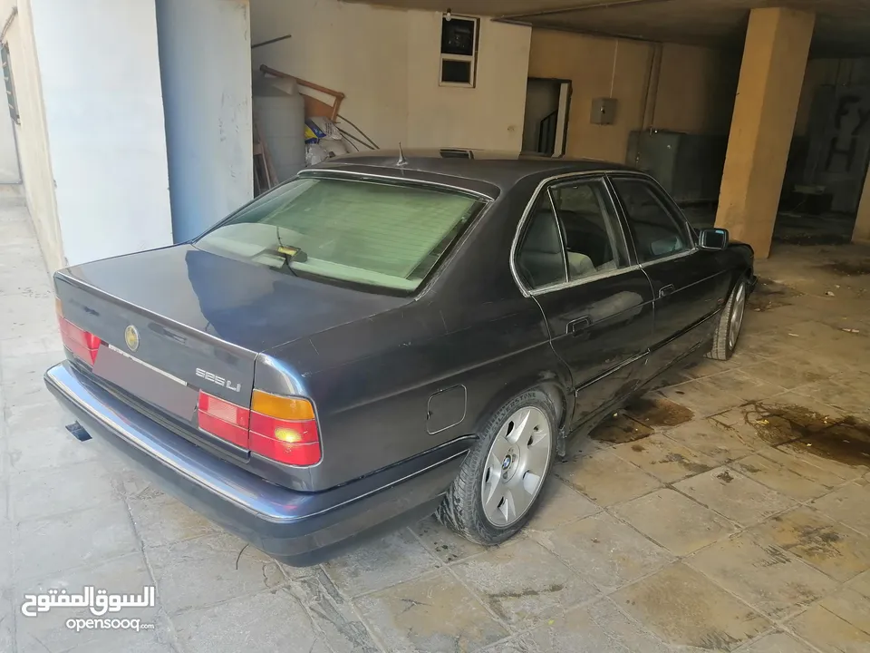 سياره بي ام دبل يو