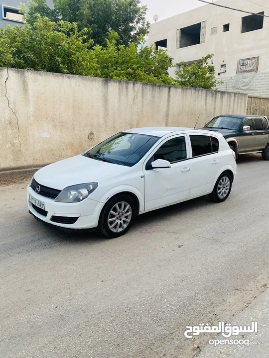 اوبل استرا بسعر حرق سياره جديده مش بحاجه لاشي (جديده) وغير هيك انا مسوال ع الفحص
