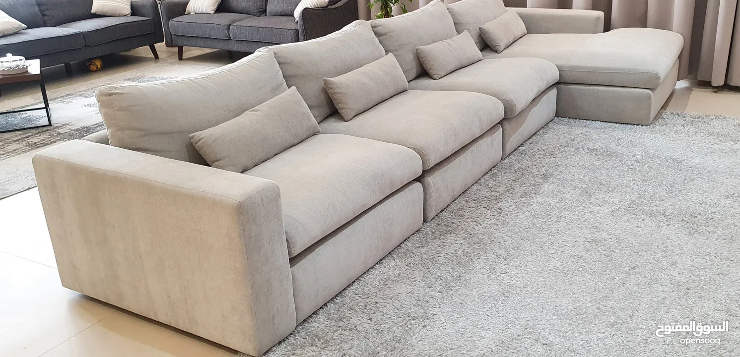 للبيع طقم كراسي جلوس من حول الامارات..استخدام ثلاث شهور فقط..شبه جديدة..sofa for sale same new