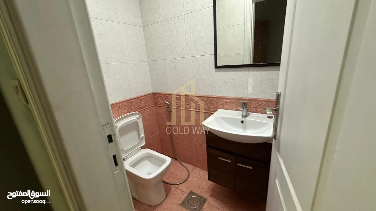 شقة مميزة للبيع في أرقى مناطق عبدون طابق أول 170م بسعر مميز / ref 9528