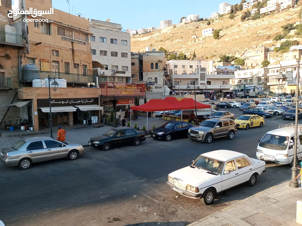 مظلات للبيع استعمال شهر واحد فقط عدد 3