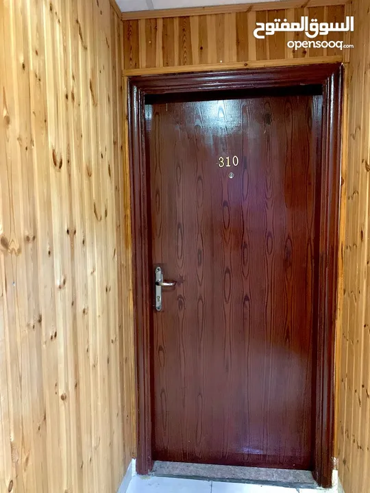 فندق للبيع ( خلو ) وليس عقار البيع يشمل ( اثاث ورخصه الفندق فقط )