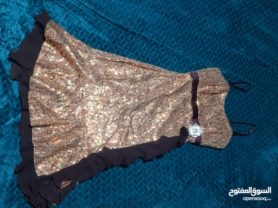 فستان خطوبه عدد2 تركي ثقيل والباقي حفلات وسهرات كلهم 100