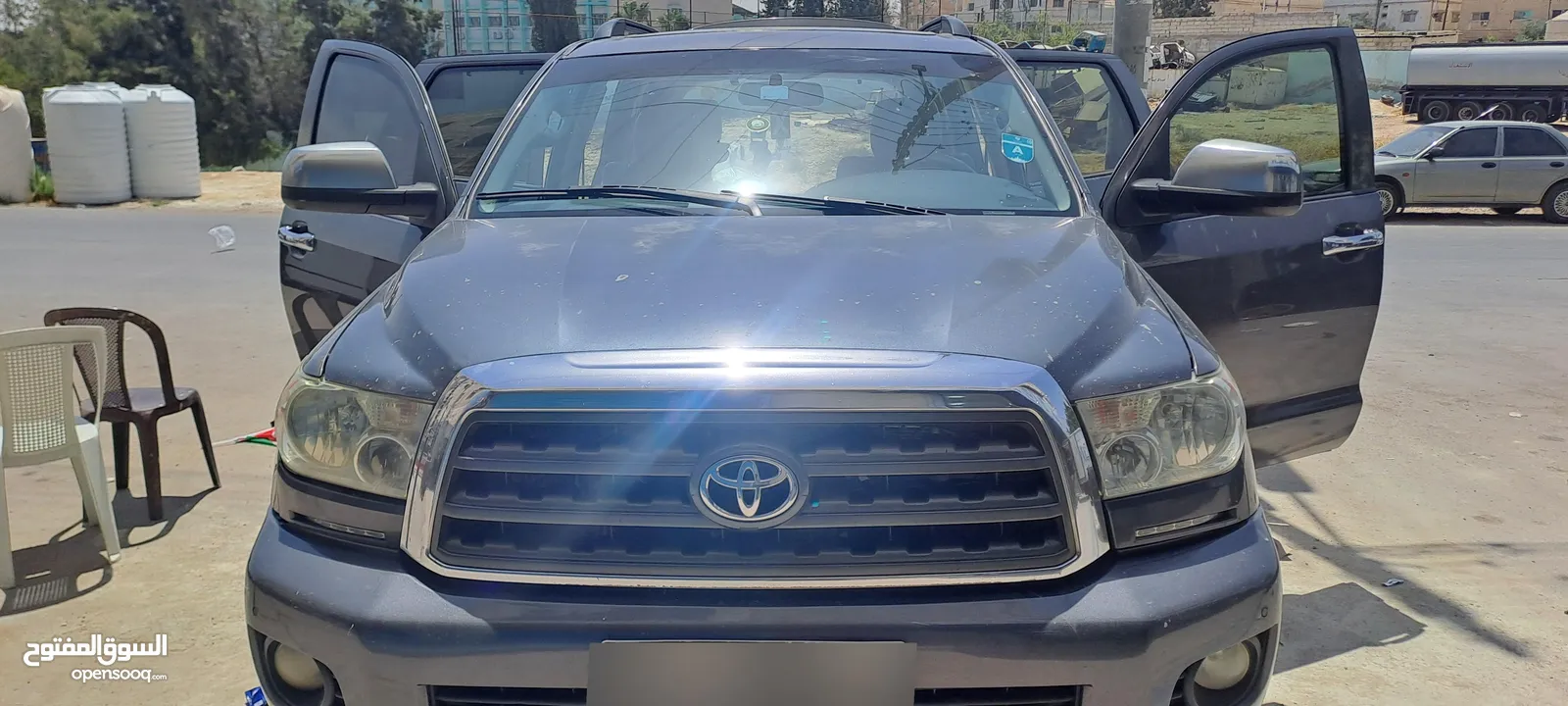 الى الاخوة السوريين سيارة تيوتا سكويا