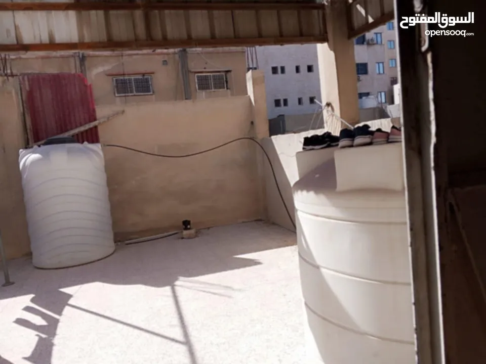 عمارة وسط السوق التجاري بين شارع السعادة وشارع الملك عبدالله