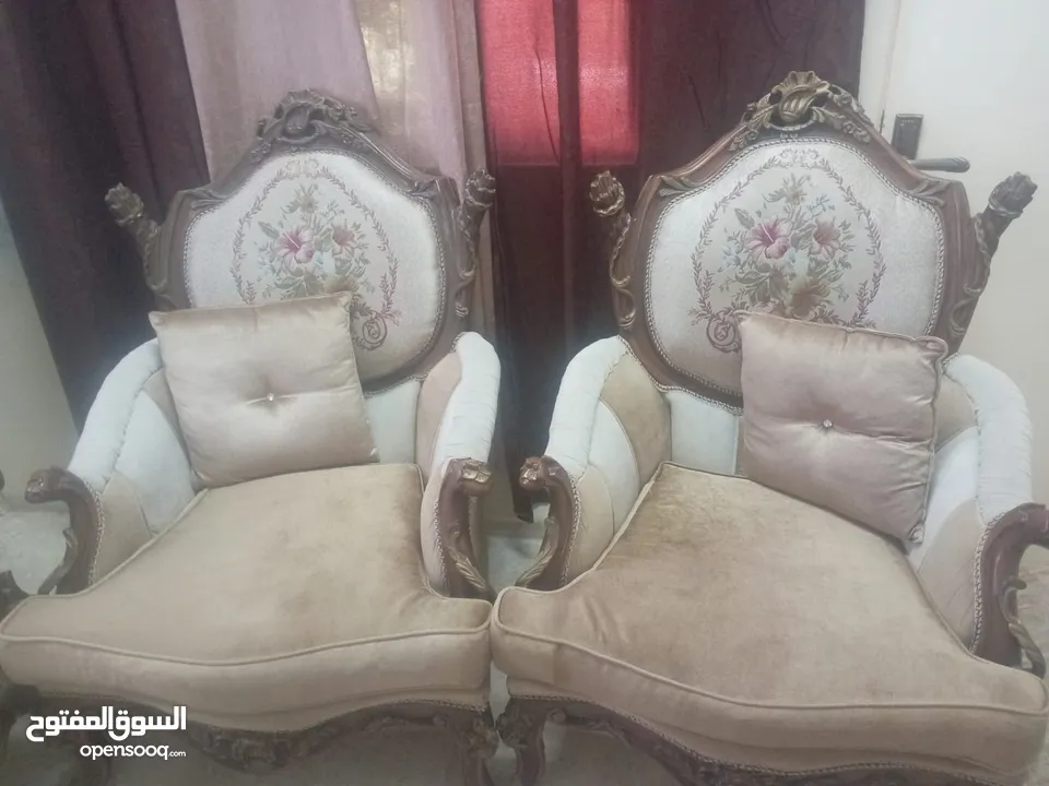 كنب غرفة ضيوف للبيع  بحالة ممتازه جدا