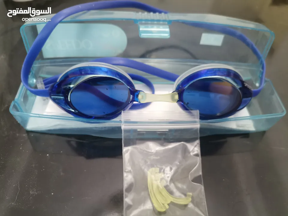 نظارة سباحة ماركة opal جديدة لم تستعمل وسماعات طبية