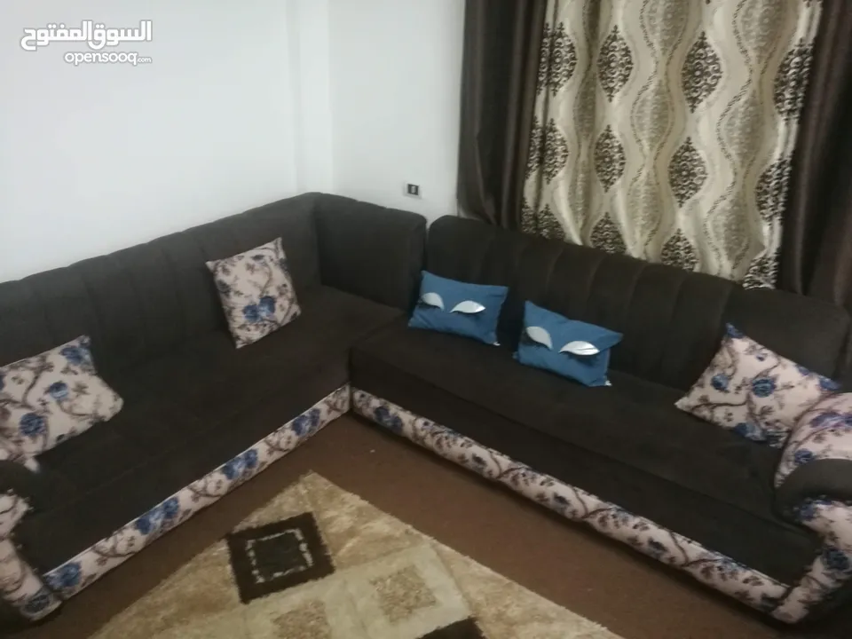 كورنر تفصيل للبيع