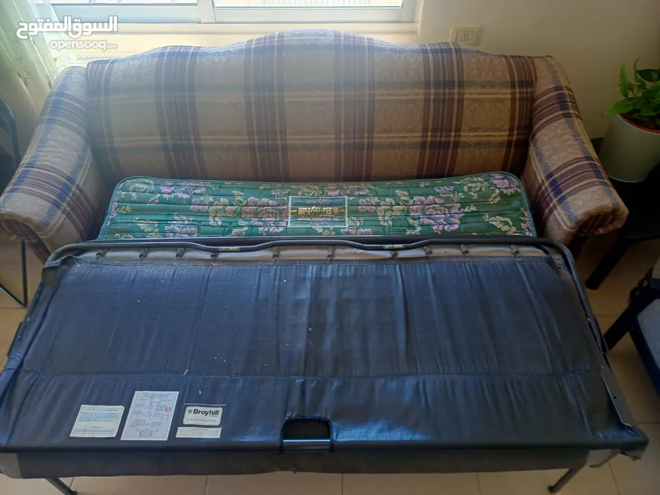 للبيع Sofabed بحالة ممتازه