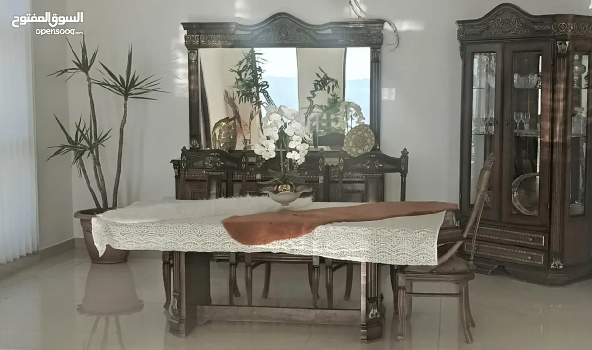 غرفة سفرة موديل كلاسيكي راقي مكونة من 3 قطع للبيع