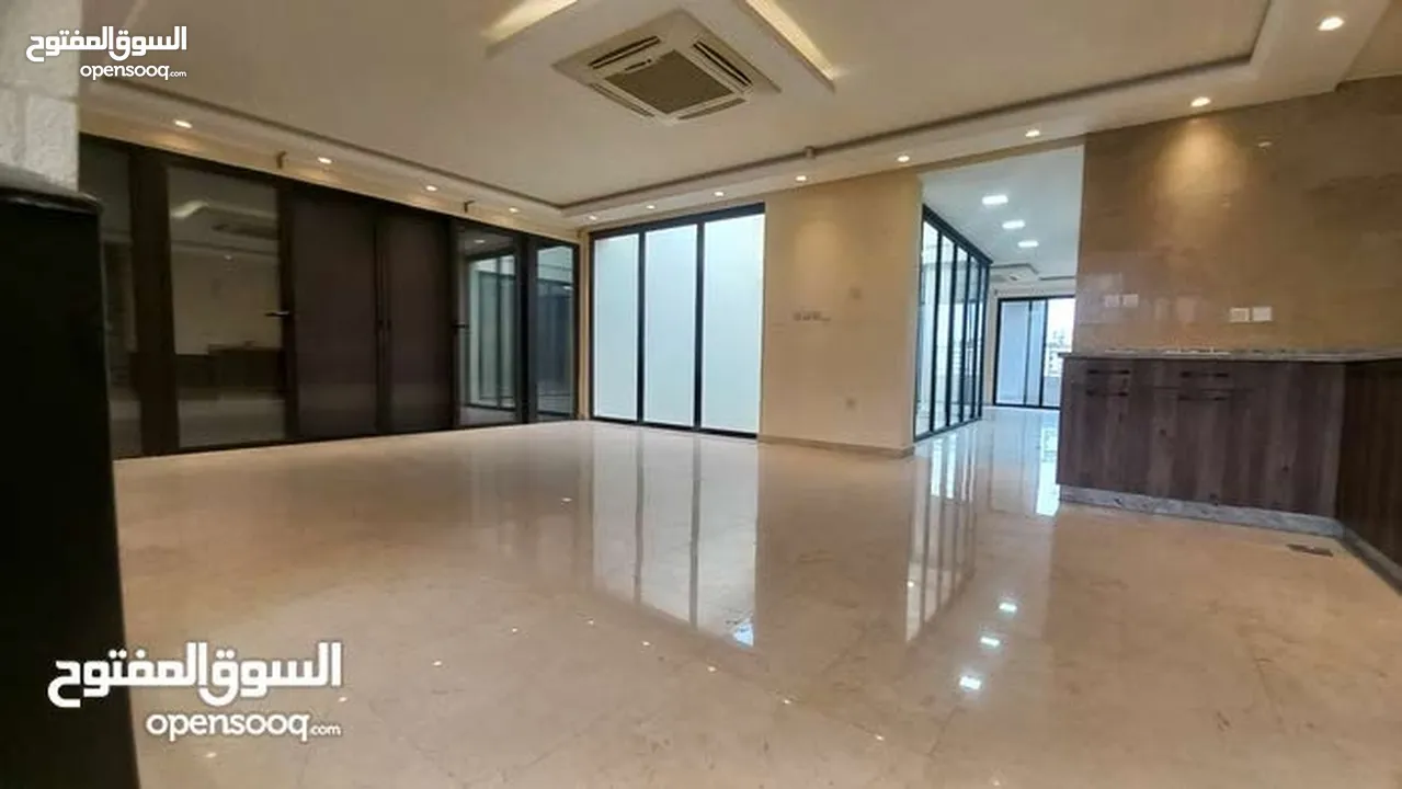 فيلا مستقله فارغه للايجار+ تشطيبات فاخره سوبر ديلوكس مسبح + مصعد + 4 طوابق