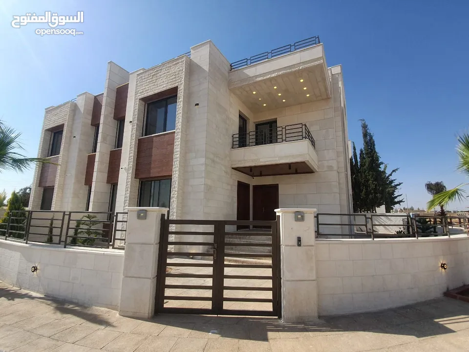 فيلا لقطة  قرب جامعة الشرق الاوسط (( من المالك ))