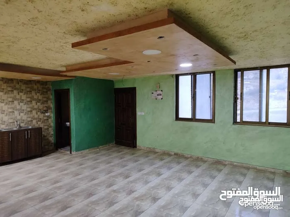 طوابق تجارية بمساحات متنوعة على طريق عمان-السلط نزول وادي الشجرة بأسعار مناسبة