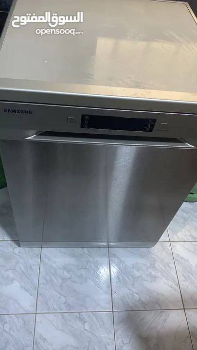 جلاي سامسونج شبه جديد مع طاوله سفره