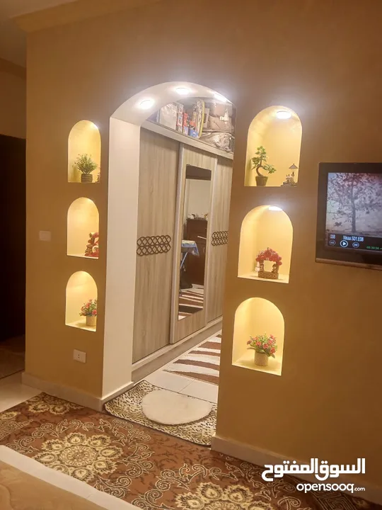 شقه للبيع طابق ارضي موقع مميز