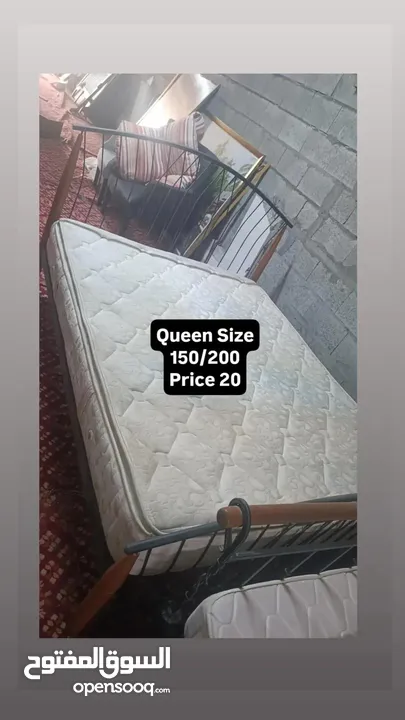 مجموعة من الاثاث المستعمل للبيع