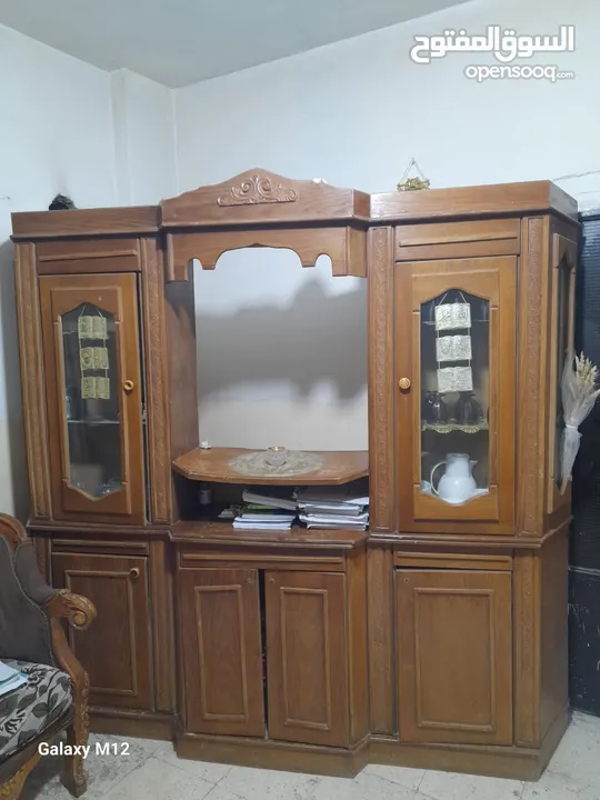 بوفيه خشب بحالة جيدة