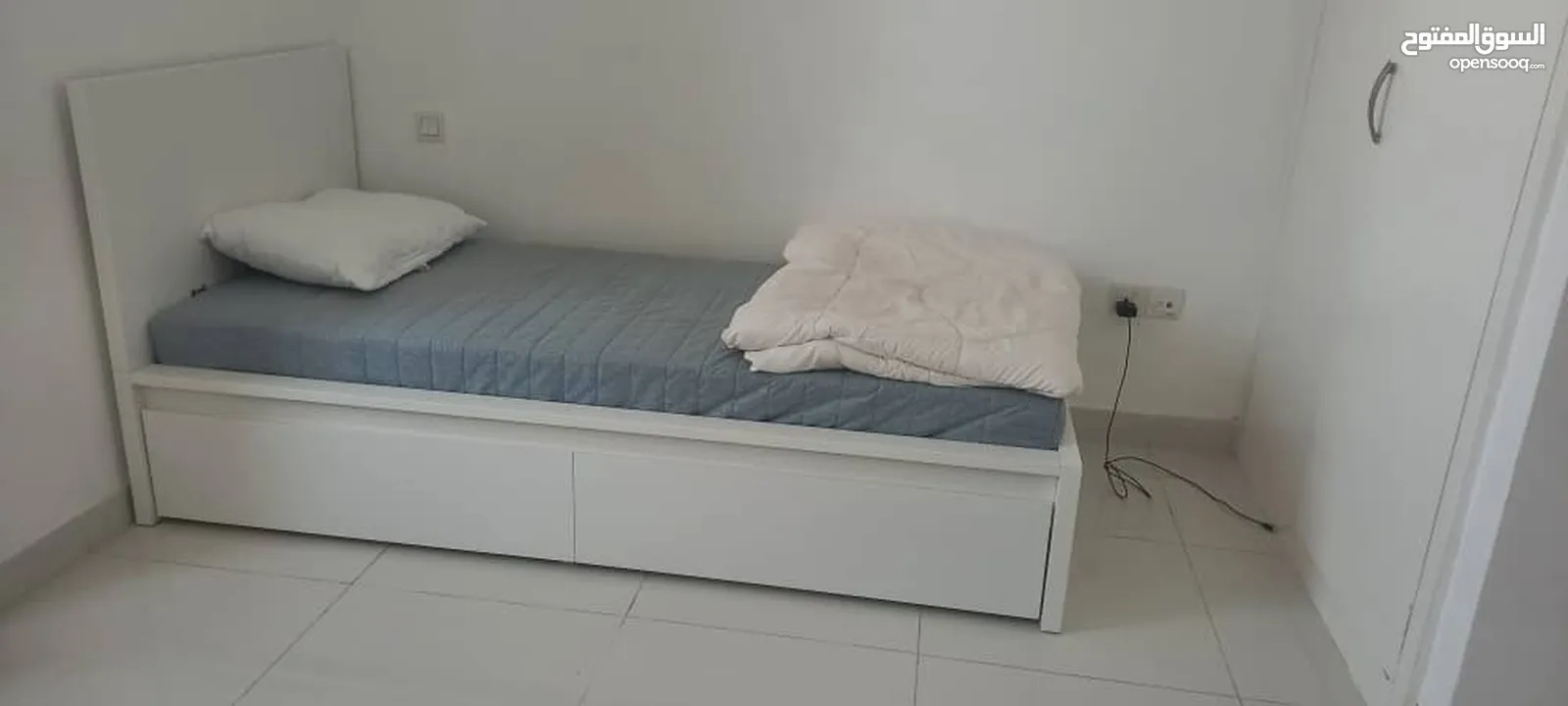 Single bed with mattress