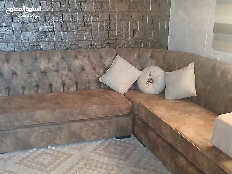 كورنر غرفة الجلوس يوجد مخزن