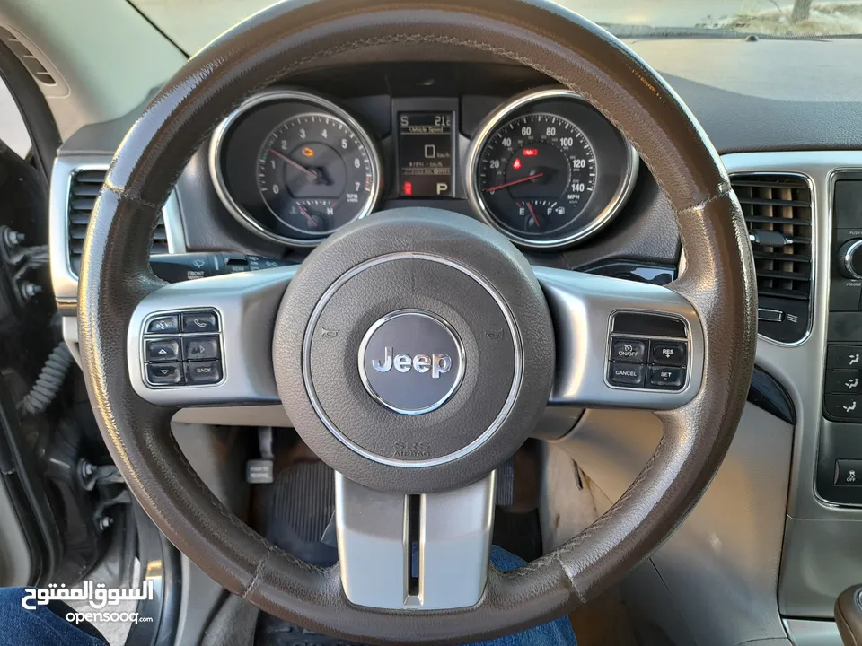 Jeep Grand Cherokee 2011                                                          Laredo 4x4