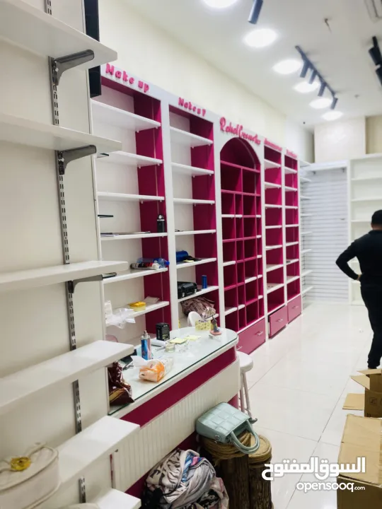 ديكور خشب محل كوزمتكس