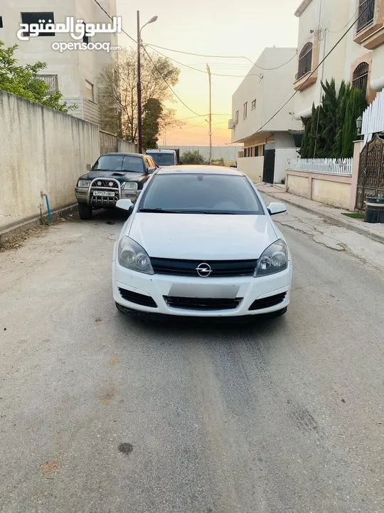 استرا بحاله ممتازه البيع بسعر حرق والتنازل مباشره وكل شي شغال وفحص ممتاز