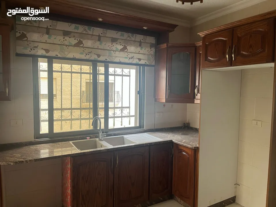 شقه طابق اول غير مفروشه للبيع في منطقة الكرسي