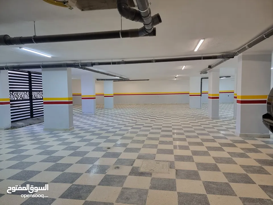بالاقساط شقة 220 متر في دير غبار باطلالة خلابة و تشطيب فندقي