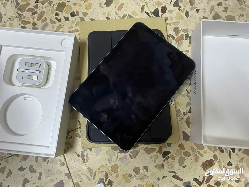 ايباد مني 6جهاز غني عن التعريف كرتون عضمت شاحن اصليه لزققت سكرين للتواصل