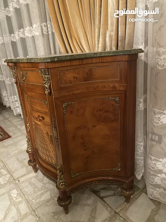 رخام مع خشب زان بحالة ممتازة