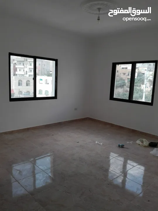 للبيع عمارة سكنية مكونة من عدة طوابق في منطقة ماركا الجنوبية