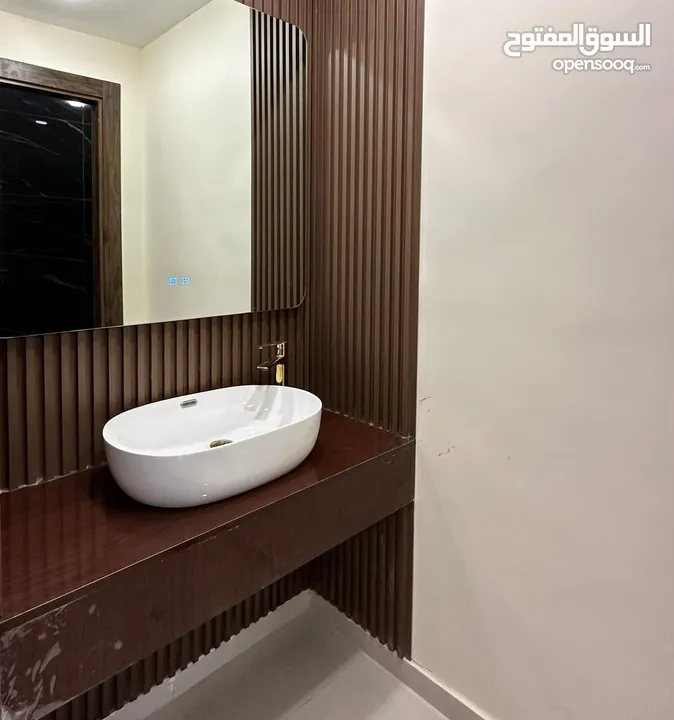 4 غرف نوم في الجبيهة قرب جامعة الاميرة سمية تشطيب فندقي مع تدفئة راكبة