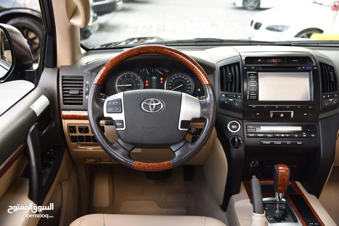 Toyota Land Cruiser GXR V8 2015 تويوتا لاند كروزر بحالة الوكالة