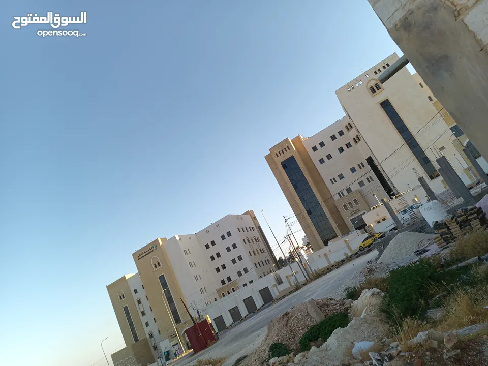 غرف او شقه للاجار بجانب مستشفى السلط بالقرب من كليه الطب جامعه البلقاء