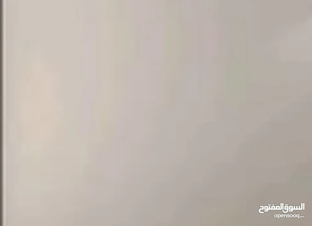 شقة للإيجار.. بناء حديث.. غرفتين وصالة ومطبخ وحمام.. المطبخ راكب واجهتين L..