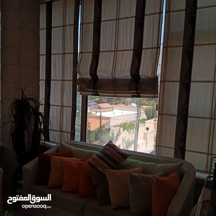شقة للبيع  في قرية النخيل / شارع المطار  الشقة مميزة ونظيفة جدا