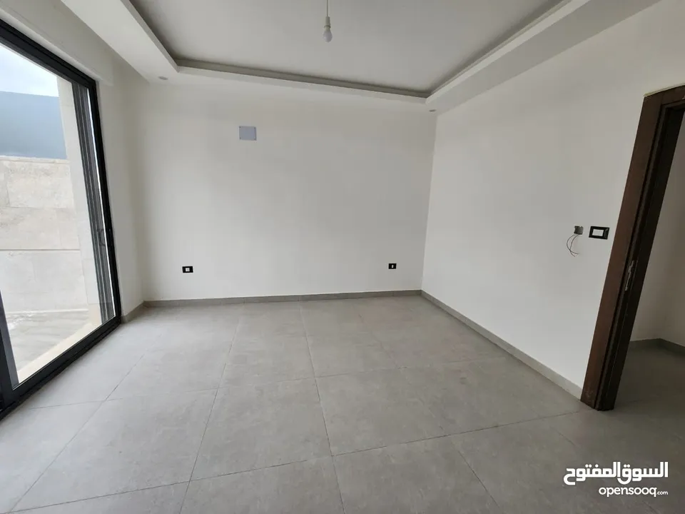 شقة مع روف دوبلكس للبيع في منطقة الظهير - ref : 14490