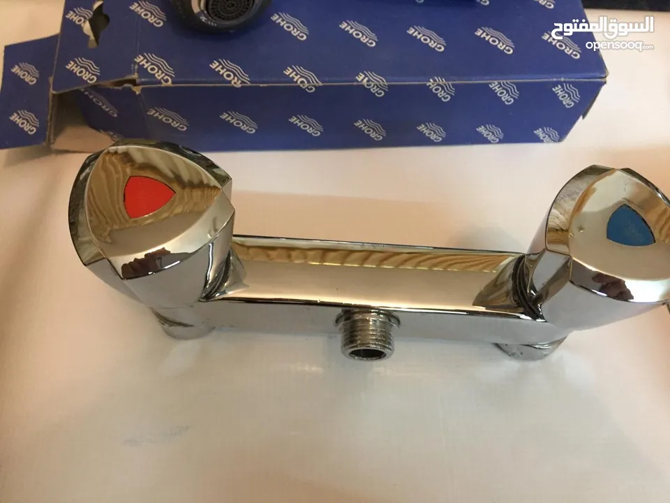 4 بطاريات دوش وحمام GROHE  و  KLUDI  المانيه  واكسوارات .