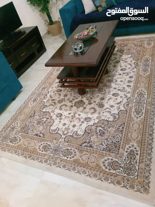 غرفة نوم وطاولة سفرة و سجاد و مروحة للبيع