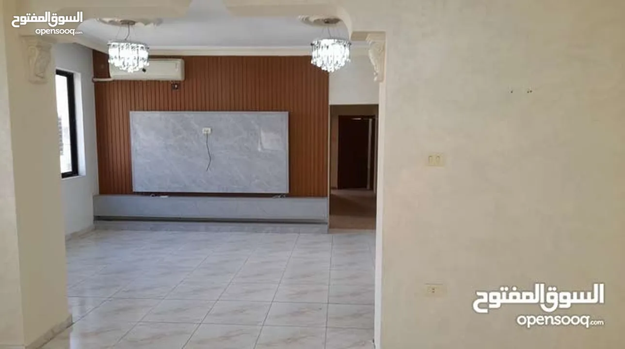 شقة  طابقية مميزة طابق اول للبيع في الذراع الغربي من المالك مباشرة