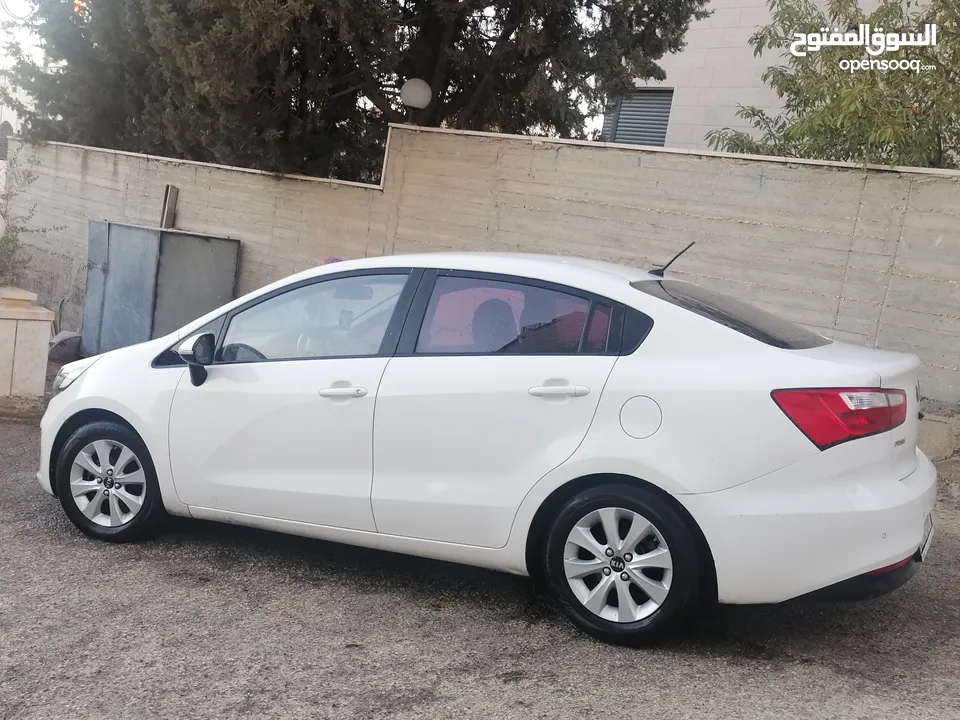 كيا ريو / موديل 2017 / بنزين / ماتور 1400 / عداد قليل / فحص نخب