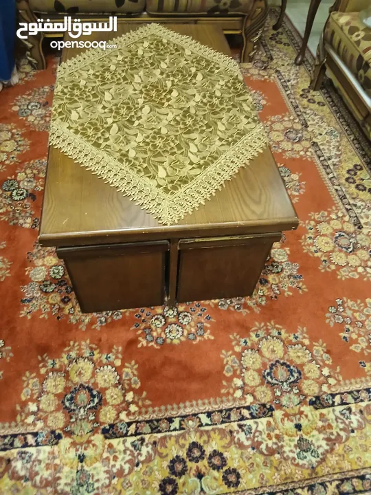 طقم كنب وطاولات