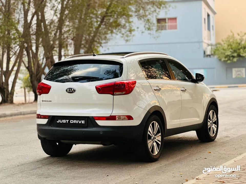 KIA SPORTAGE 2015 MODEL FULL OPTIOIN MODEL WITH PANORAMIC SUNROOF AND WELL-MAINATIANED CAR